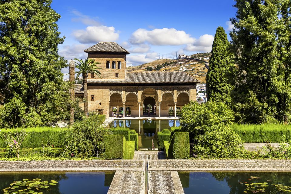 Granada: Alhambra Small Group Tour With Nasrid Palaces - Meeting Point and Requirements