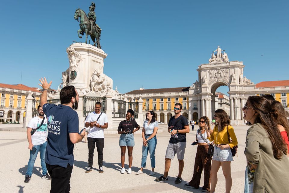 Lisbon: Walking Tour + Hop-On Hop-Off Bus Tour (24 or 72hr) - Walking Tour Departure