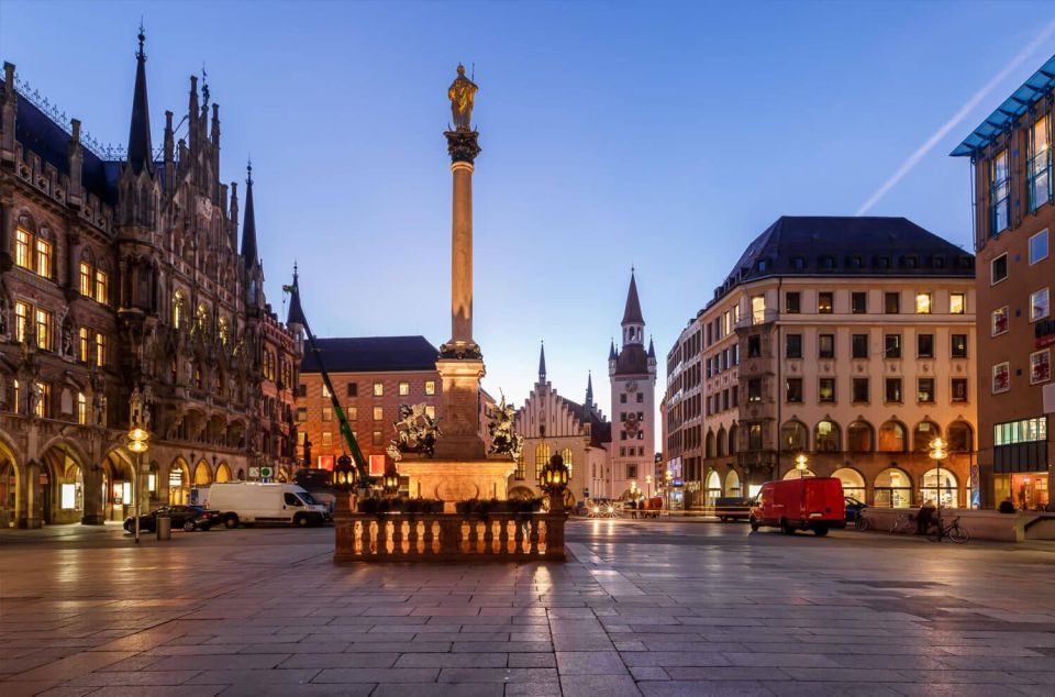 Munich: City Tour - Eisbachwelle Surf - FC Bayern - Marienplatz - St. Peters Church and Asamkirche