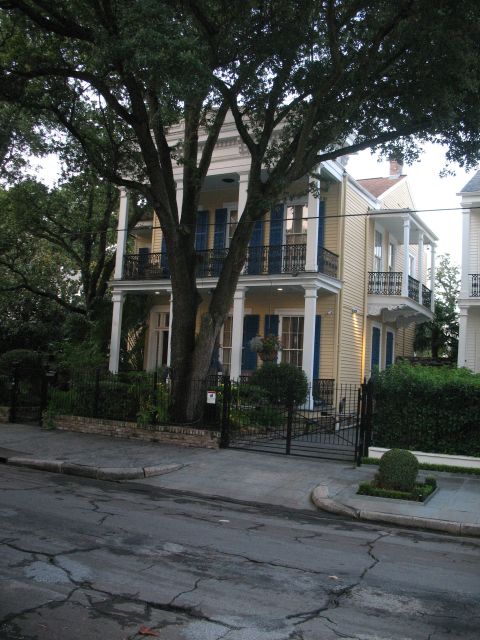 New Orleans: Garden District Walking Tour - Meeting Point and Transportation