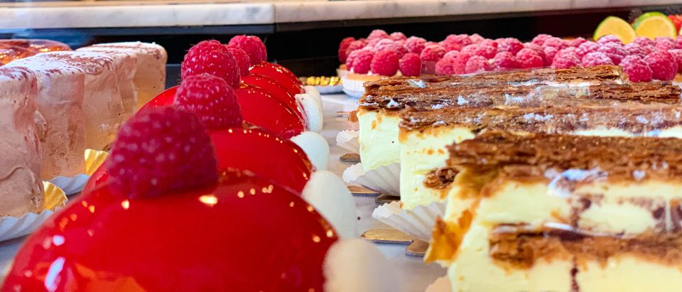 Paris: A Tres Delicieux Food Tour in Charming Le Marais - Savoring Exquisite Macarons and Pastries