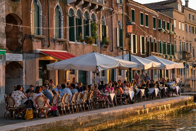 Venice Food and Wine Tasting Tour With a Local Guide - Explore Traditional Baccari and Cafes