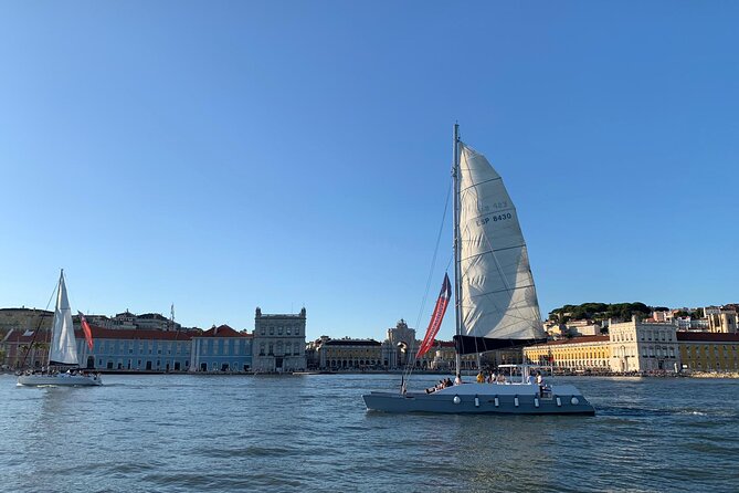 2H Private Sailing Catamaran Vertigo Tour in Lisbon up to 18pax - Tour Duration and Group Size