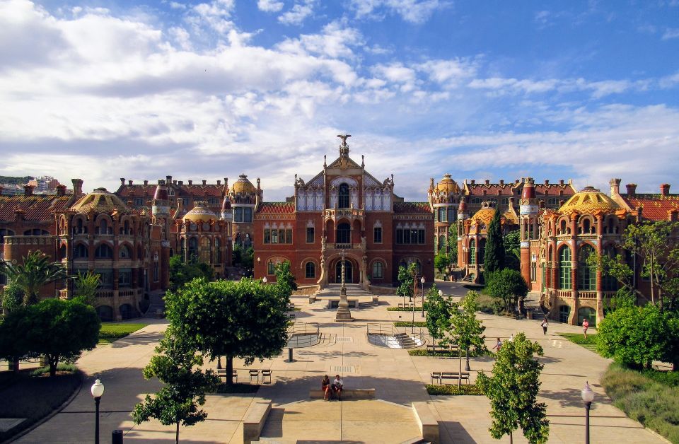 Barcelona Architecture Walking Tour With Casa Batllo Upgrade - Sagrada Familia Exploration