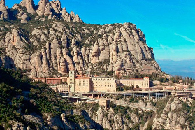 Barcelona to Montserrat: Guided Tour & Return Bus Transfers - Meeting and Pickup Logistics