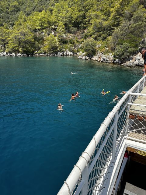 Gocek: Yacht Trip and 12 Island Full-Day Tour With Lunch - Enjoying the Delicious Lunch