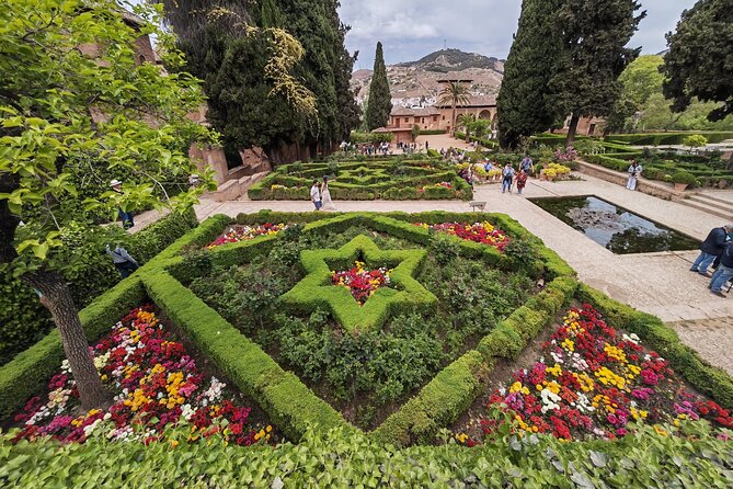 Granada, Visit the Alhambra With the Nasrid Palaces, Gardens, and Alcazaba - Accessibility and Mobility