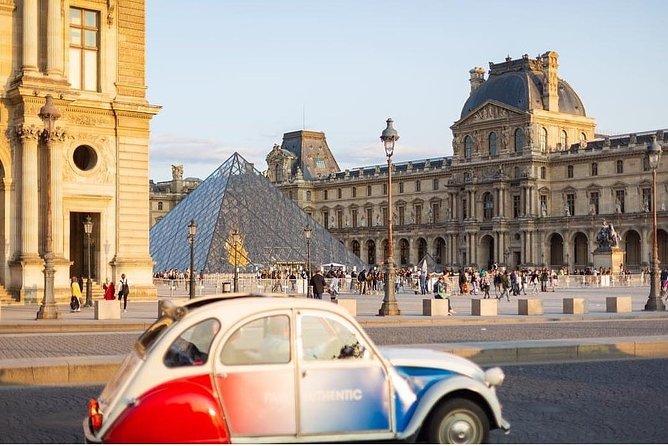 Half Day Trip in Paris in a Vintage and Convertible Car With a Parisian - Live Commentary Experience