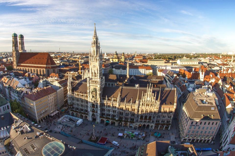 Munich: City Tour - Eisbachwelle Surf - FC Bayern - Marienplatz - Surfing the Eisbach Wave