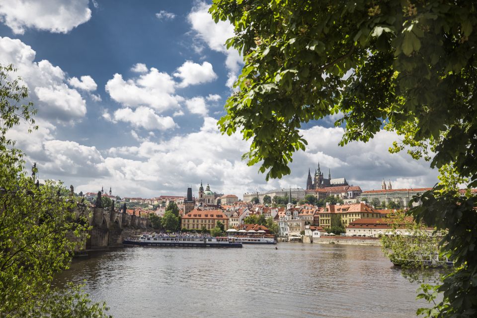 Prague: 3–Hour Castle Grounds Walking Tour and River Cruise - Customer Feedback