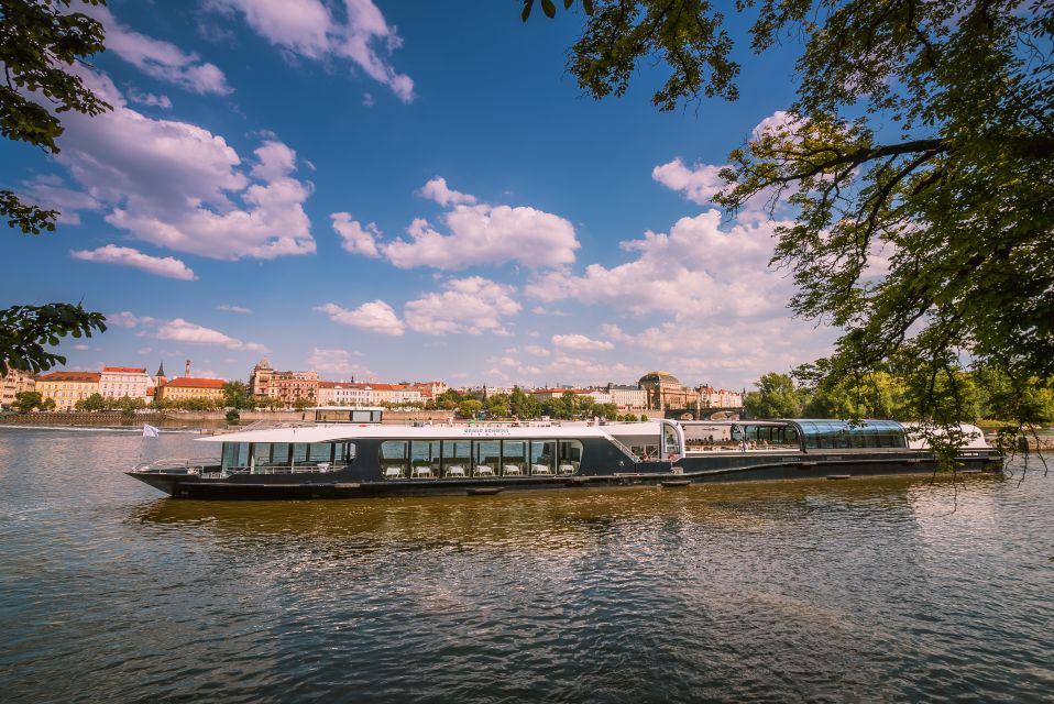 Prague: Vltava River Sightseeing Cruise - Onboard Experience and Amenities