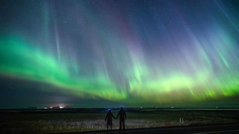 Reykjavik: Northern Lights Hunting and Professional Photos - Tour Description