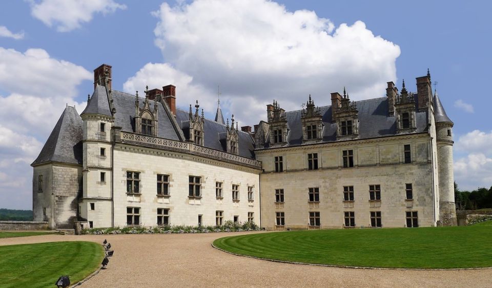 Royal Château of Amboise Private Tour With Entry Tickets - Views of the Loire Valley