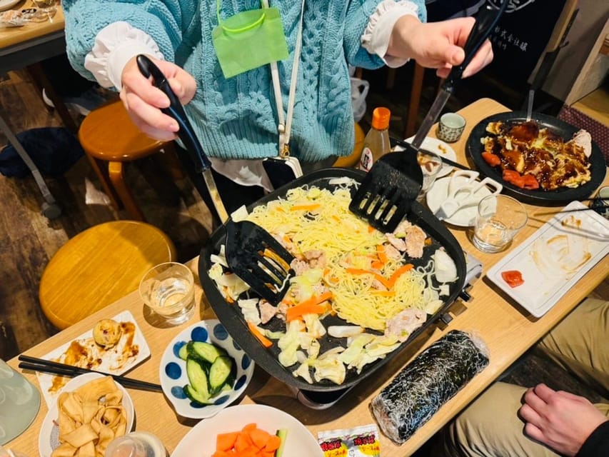 Tokyo : Shared Yakisoba Making and All-You-Can-Drink Sake - Language and Pricing