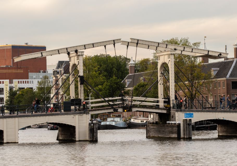 Amsterdam: Canal Cruise in German With Unlimited Drinks - Included Drinks and Refreshments