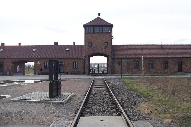 Auschwitz Tours Memorial and Museum Guided Tour From Krakow - Exploring Auschwitz-Birkenau