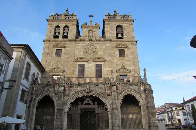 Braga and Guimarães Tour With Lunch From Porto - Tour Duration and Size