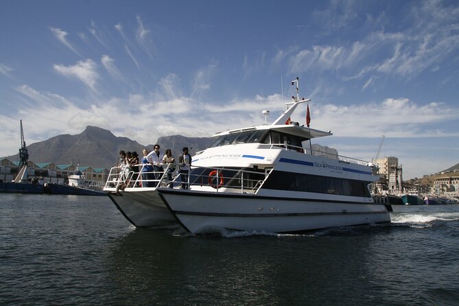 Cruise and Dine Lunch / Cape Town: Coastal Motor Cruise and 2-Course Lunch - Lunch at V&A Waterfront