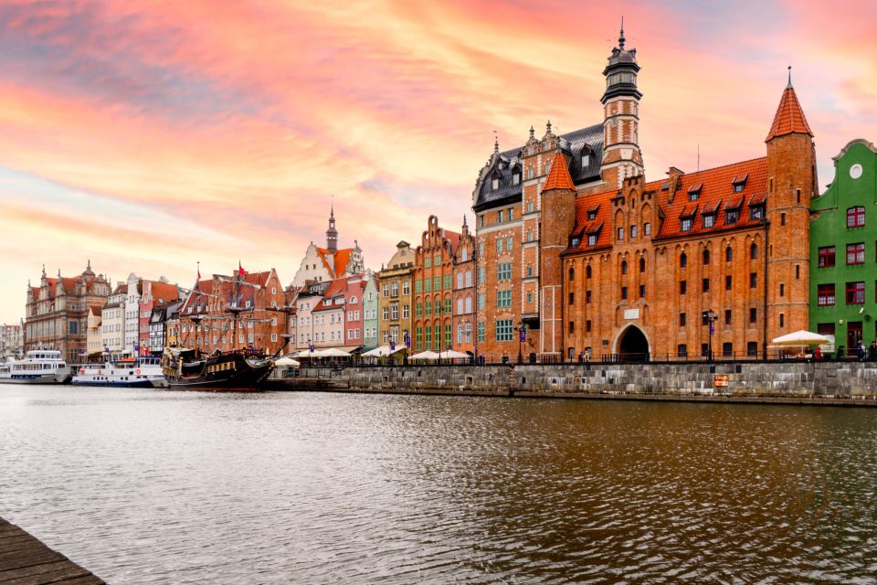 Gdańsk: First Discovery Walk and Reading Walking Tour - Tour Availability and Dates