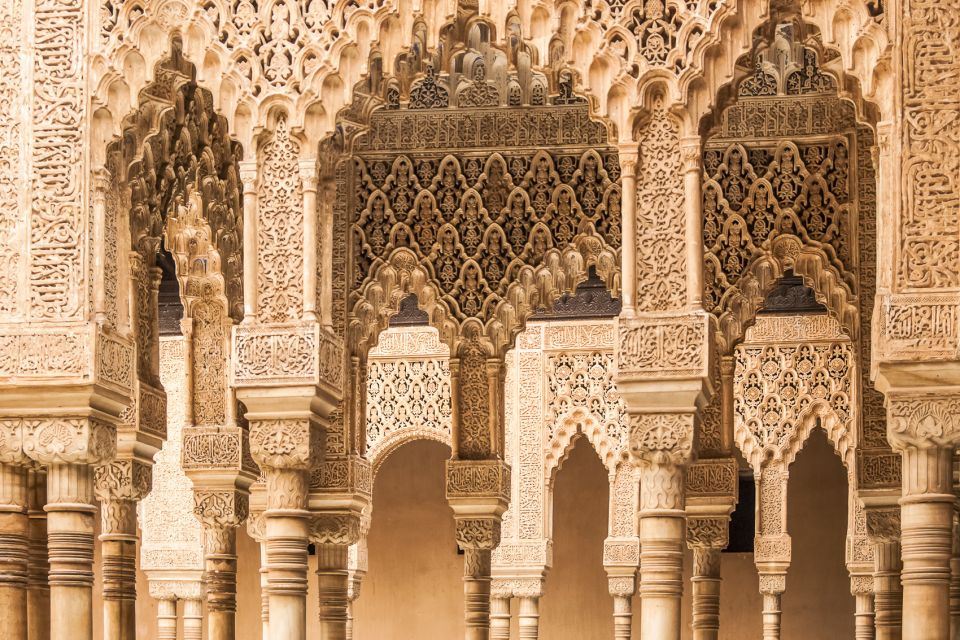 Granada: Alhambra Small Group Tour With Nasrid Palaces - Scenic Views