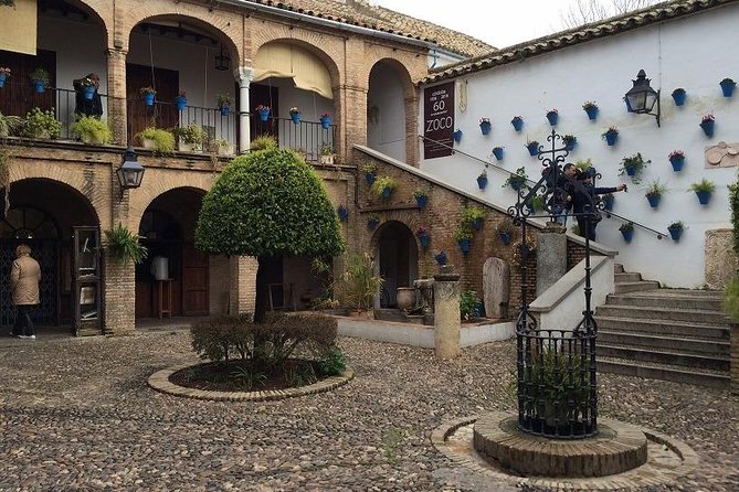 Guided Visit to the Mosque-Cathedral, Jewish Quarter, Alcazar and Synagogue. Official Guide - Tour of the Synagogue