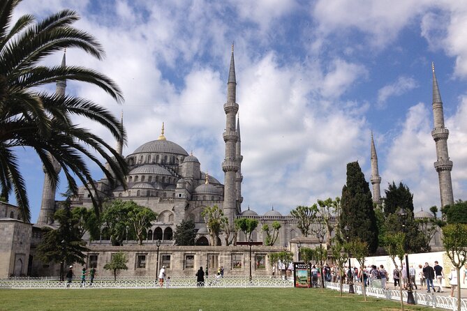 Highlights of Istanbul With Private Tour Guide Zerrin - Savoring a Delightful Lunch