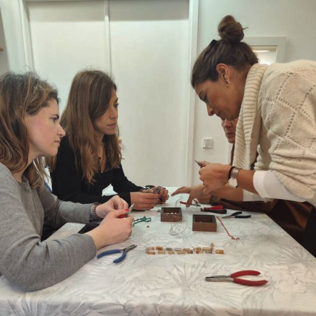 Jewelry Workshop in Downtown Porto - Refreshments and Amenities