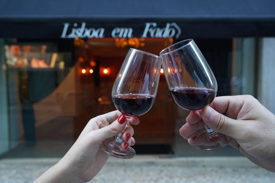 Lisbon: Evening Intimate Live Fado Music Show With Port Wine - Location and Accessibility