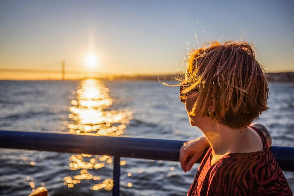 Lisbon: Sunset Cruise With Live DJ and Drinks - Cruise Highlights