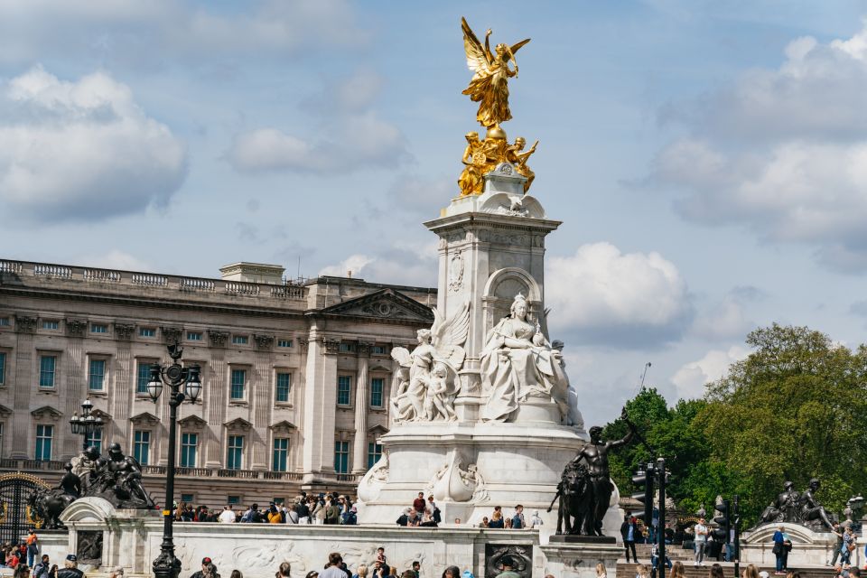 London: Changing of the Guard Walking Tour Experience - Guided Experience and Viewing Points