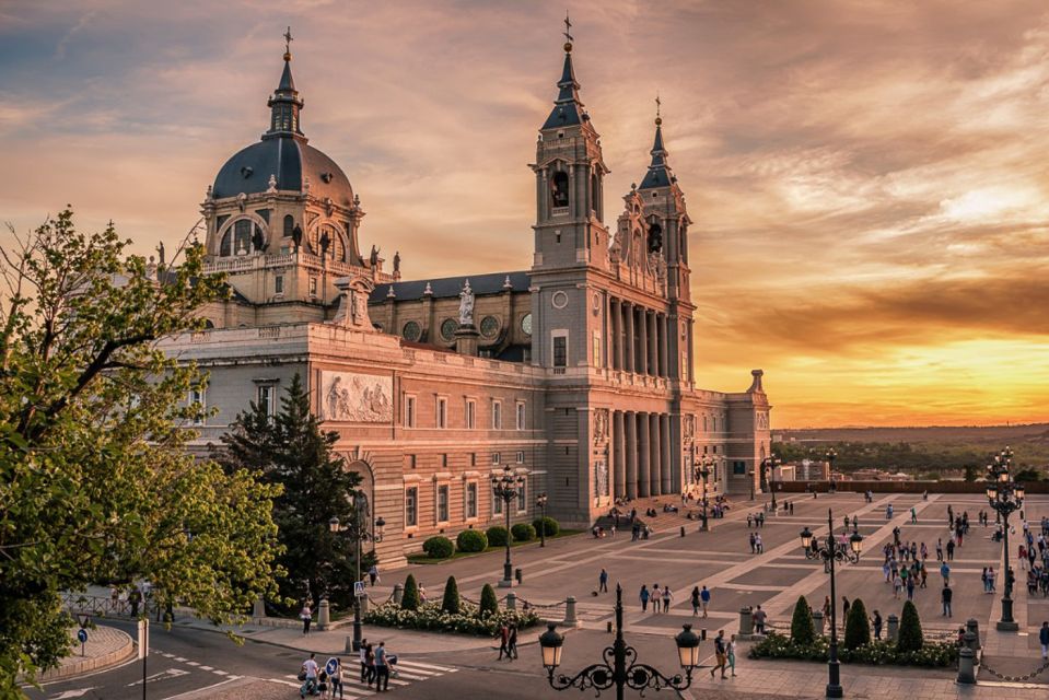 Madrid Royal Palace & Prado Museum + Hotel Pick-Up & Tickets - Private Transportation