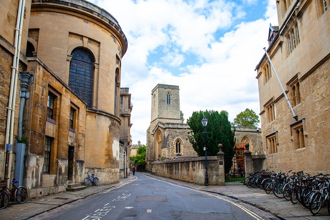 Oxford Bike Tour With Student Guide - Visiting the Inklings Hangout