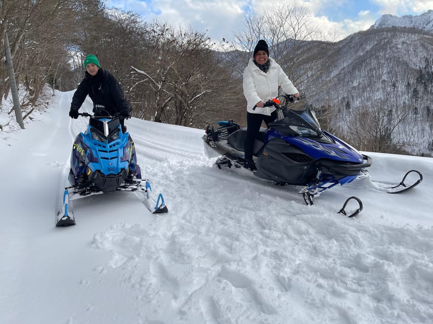 Retro Snowmobiles Experience Review - Emphasis on Natural Settings