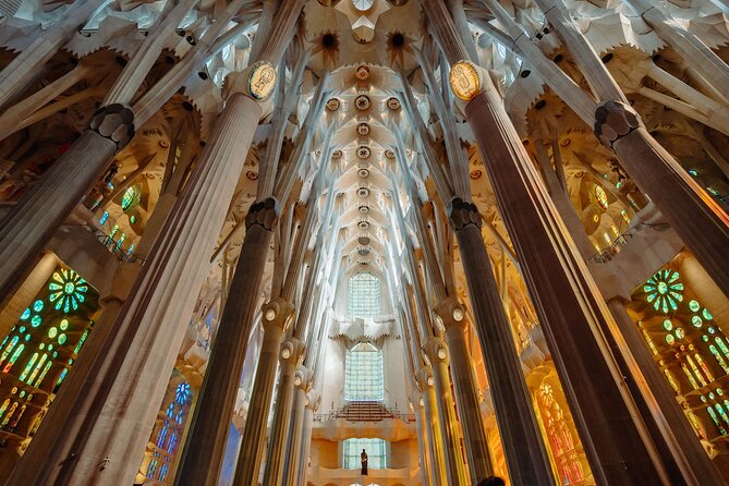 Sagrada Familia Highlights Tour With Skip the Line Tickets - Group Size and Additional Considerations