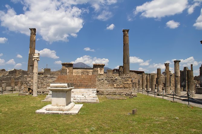 Skip the Line Pompeii Guided Tour From Naples - Meeting Point and Transportation