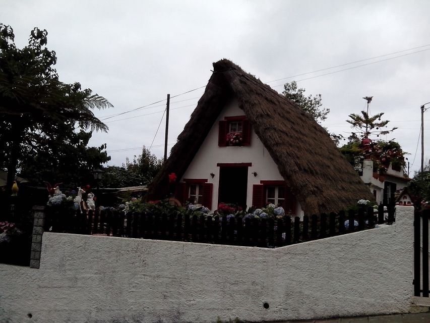 Tour of Eastern Madeira - Exploring Traditional Thatched Houses