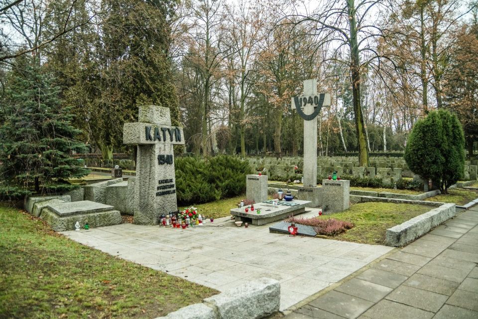 World War II Warsaw Old Town, Military Cemetery Walking Tour - Important Information