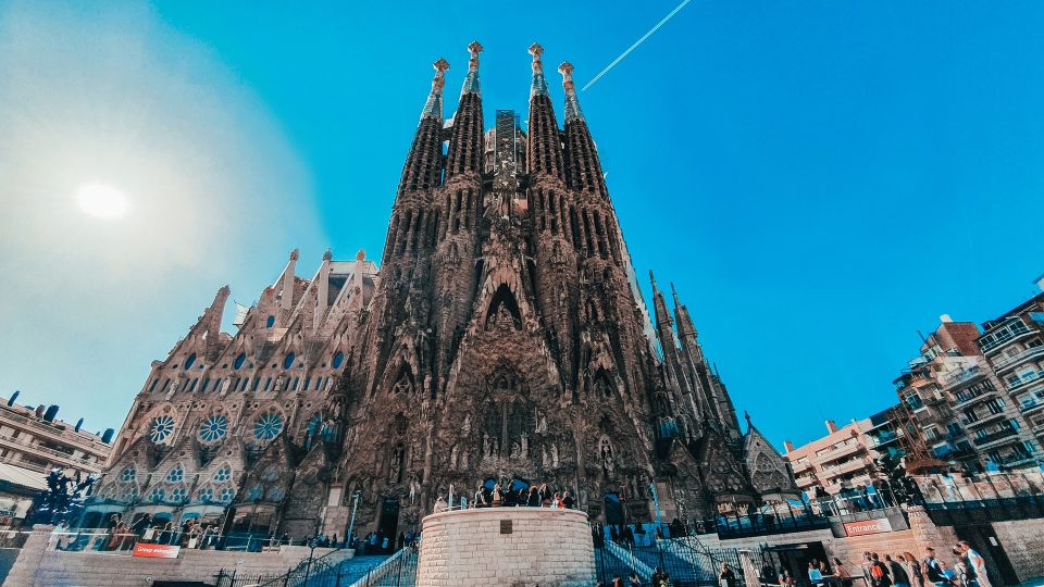 Barcelona Architecture Walking Tour With Casa Batllo Upgrade - Customization Options