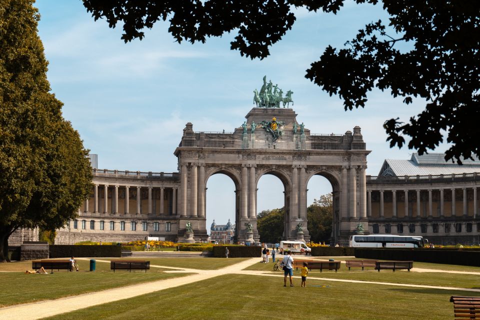 Brussels: Highlights Walking and Bus Tour With Waffle - Tour Languages and Cancellation