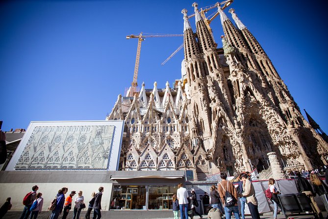 Gaudí Private Tour With Sagrada Familia and Casa Batlló - Important Information