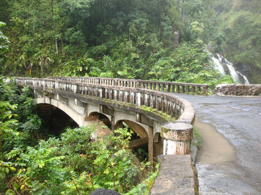 Maui: Road to Hana Waterfalls Tour With Lunch - Lunch at Waianapanapa