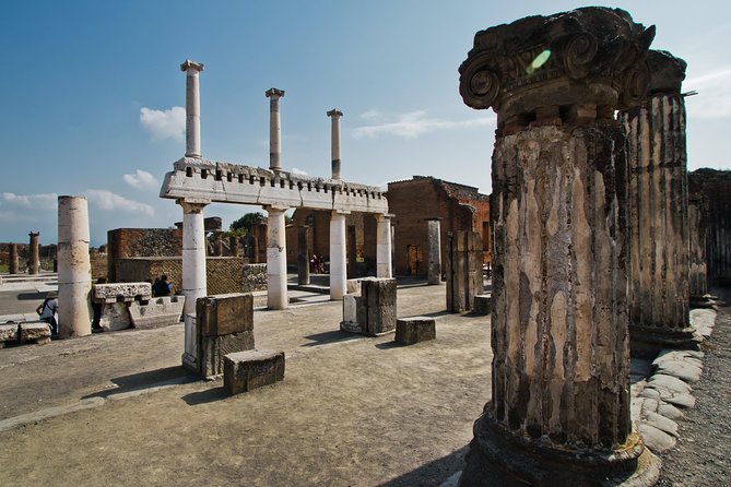 Skip the Line Pompeii Guided Tour From Naples - Group Size and Pricing