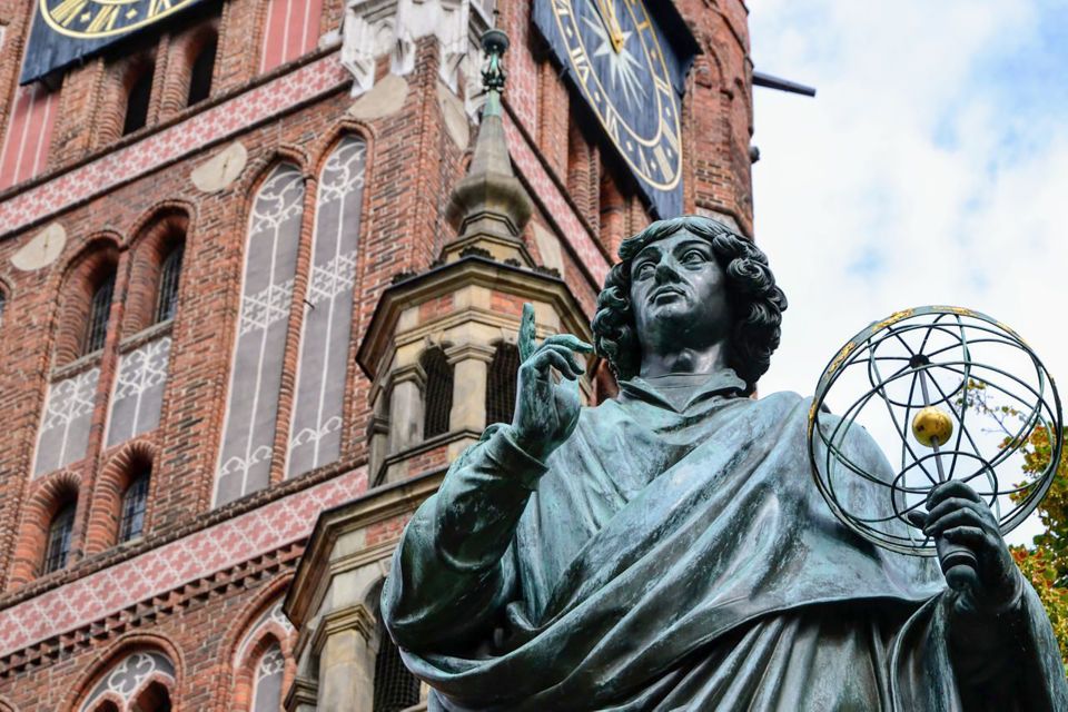 Toruń: Full-Day Tour of the City of Copernicus - Exploring Medieval Streets