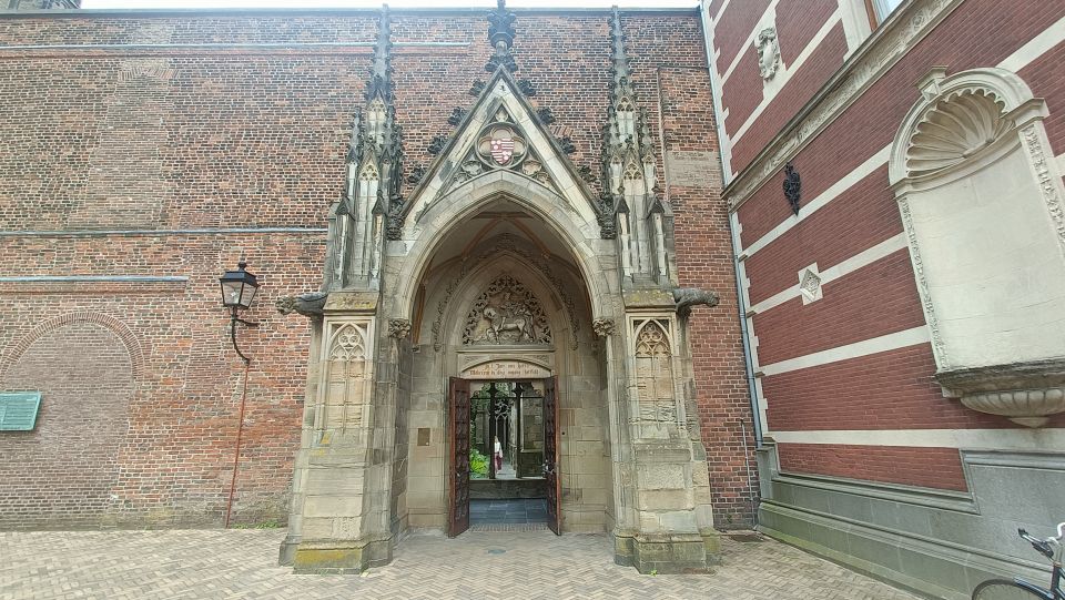 Utrecht: Guided Highlights Walking Tour - Learning Local History