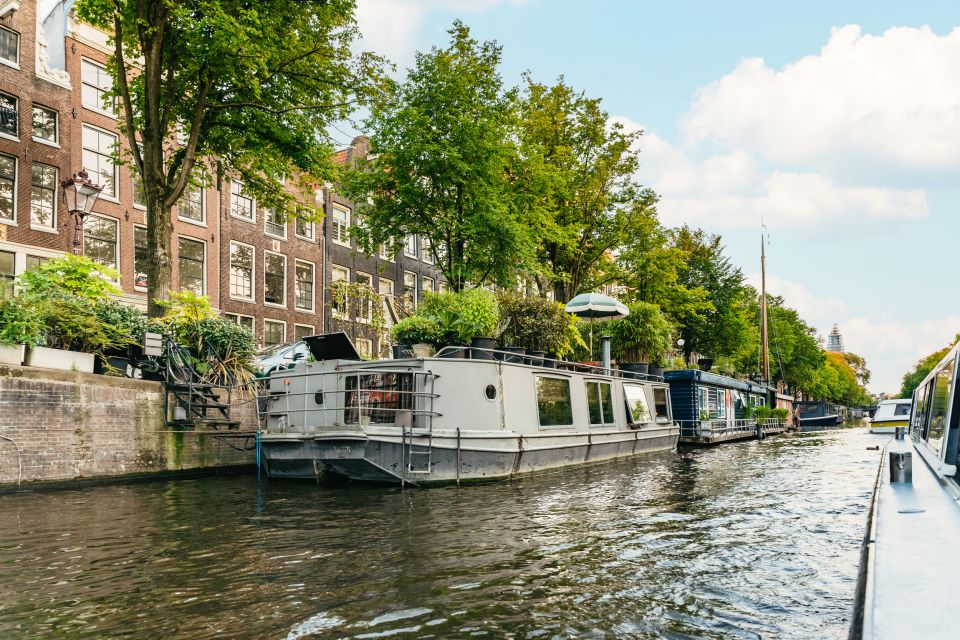 Amsterdam: Cheese and Wine Canal Cruise - Sip Selected Wines