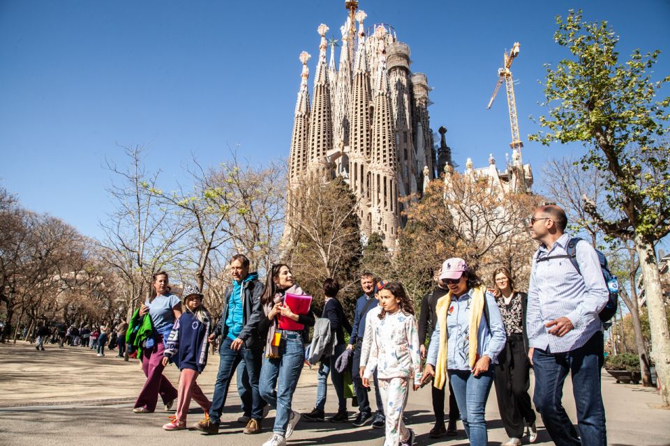 Barcelona Architecture Walking Tour With Casa Batllo Upgrade - Booking and Cancellation