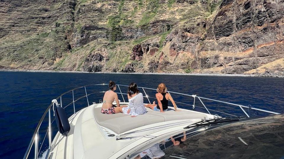 Calheta: Private Charter – Aestus Luxury Boat - Additional Trip Features