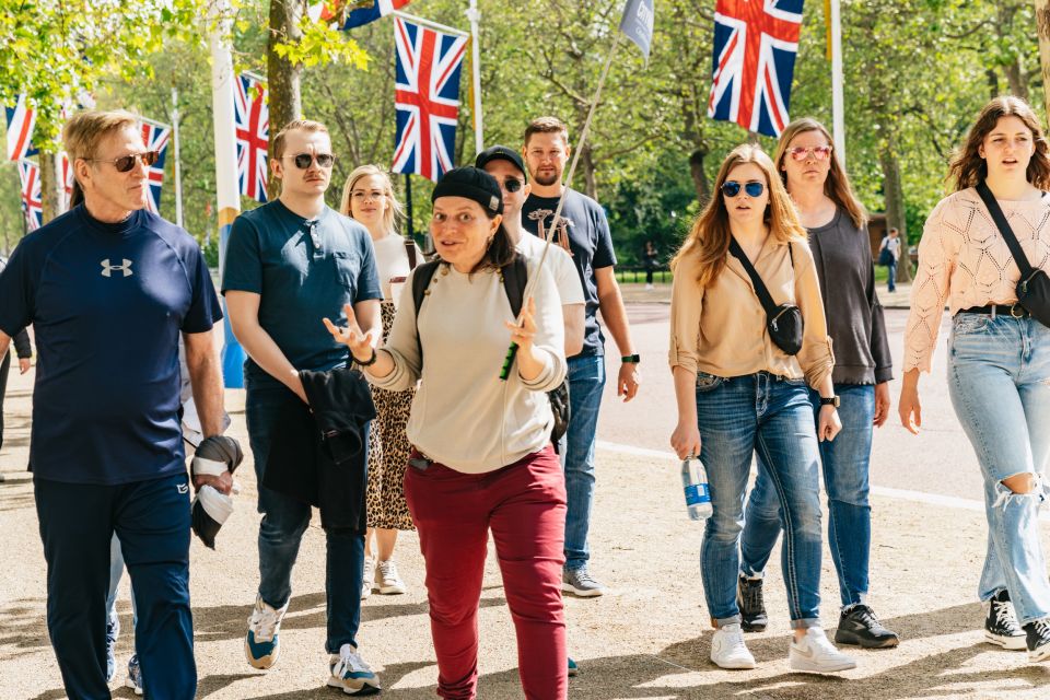 London: Changing of the Guard Walking Tour Experience - Rhythm and Precision of the Guards