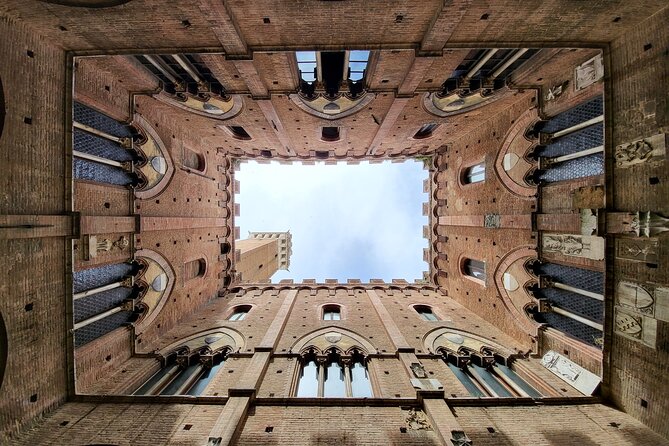 Private Guided Tour of Siena With a Licensed Local Tour Guide - Connecting With the Guide