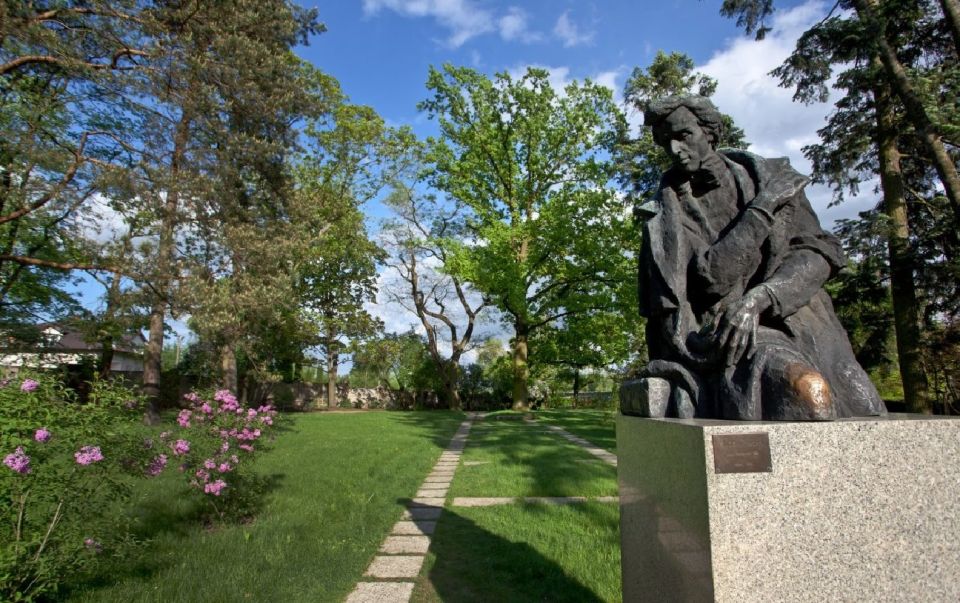 Warsaw: Private Half-Day Zelazowa Wola Tour - Landscape Garden and Chopin Monuments